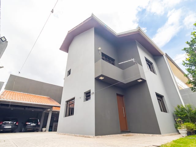 Sobrado com 206m² 4 quartos e 4 banheiros, à venda, no bairro Alto Boqueirão em Curitiba