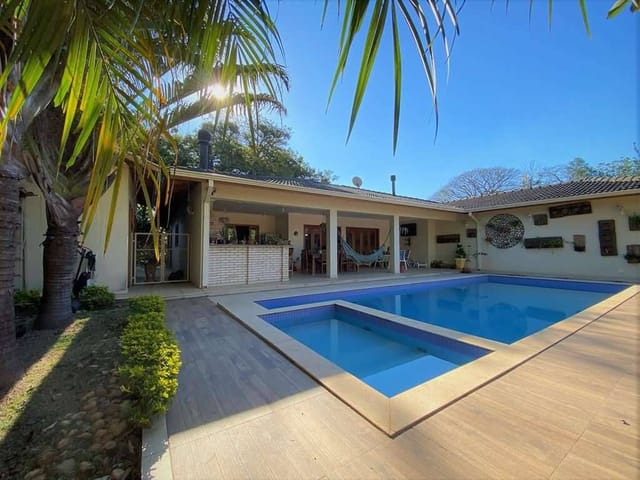 Sobrado com 1250m² 4 quartos e 5 banheiros, à venda, no bairro Chácara Vale do Rio Cotia em Carapicuíba