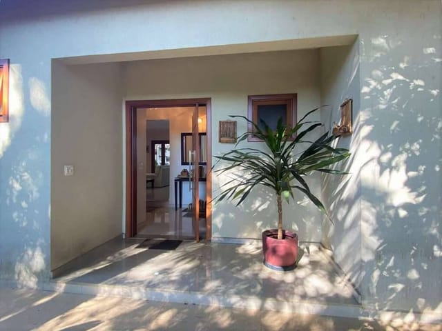 Sobrado com 1250m² 4 quartos e 5 banheiros, à venda, no bairro Chácara Vale do Rio Cotia em Carapicuíba