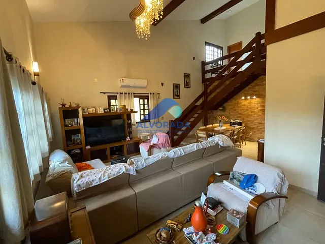 Sobrado com 271m² 4 quartos e 6 banheiros, à venda, no bairro Jardim das Indústrias em São José dos Campos