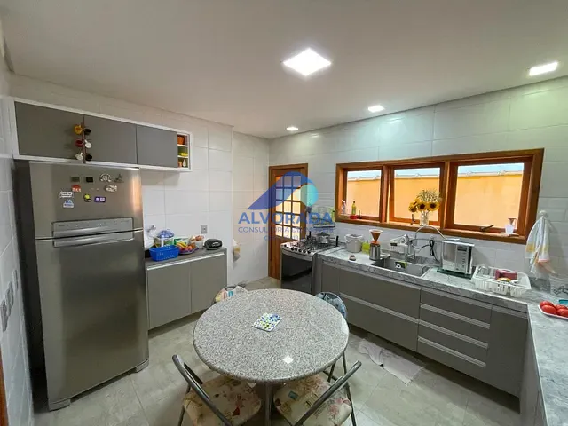 Sobrado com 271m² 4 quartos e 6 banheiros, à venda, no bairro Jardim das Indústrias em São José dos Campos