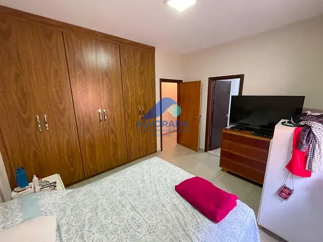 Sobrado com 271m² 4 quartos e 6 banheiros, à venda, no bairro Jardim das Indústrias em São José dos Campos