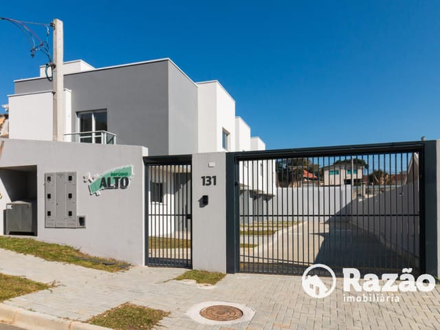Sobrado 3 quartos e 3 banheiros, à venda, no bairro Santa Cândida em Curitiba