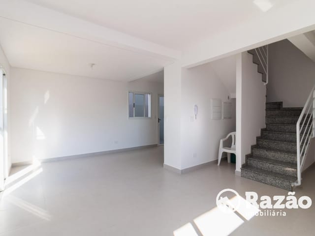 Sobrado 3 quartos e 3 banheiros, à venda, no bairro Santa Cândida em Curitiba