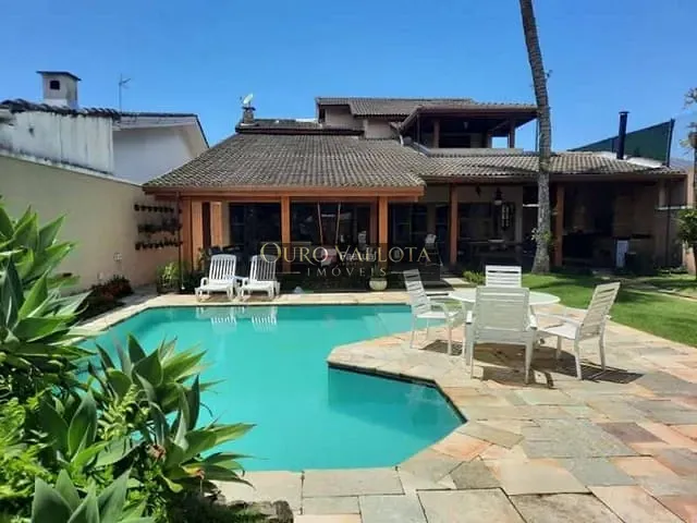 Sobrado com 518m² 4 quartos e 6 banheiros, à venda, no bairro Jardim Acapulco em Guarujá