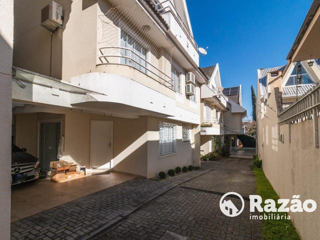 Sobrado com 180m² 4 quartos e 4 banheiros, à venda, no bairro Mercês em Curitiba