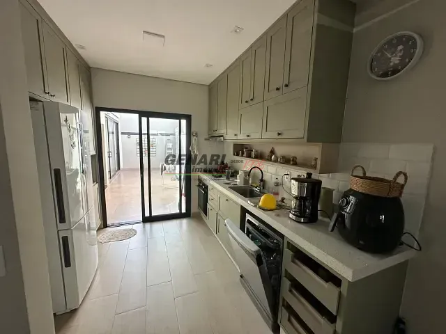 Sobrado com 150m² 3 quartos e 3 banheiros, à venda, no bairro Parque Residencial Indaiá em Indaiatuba