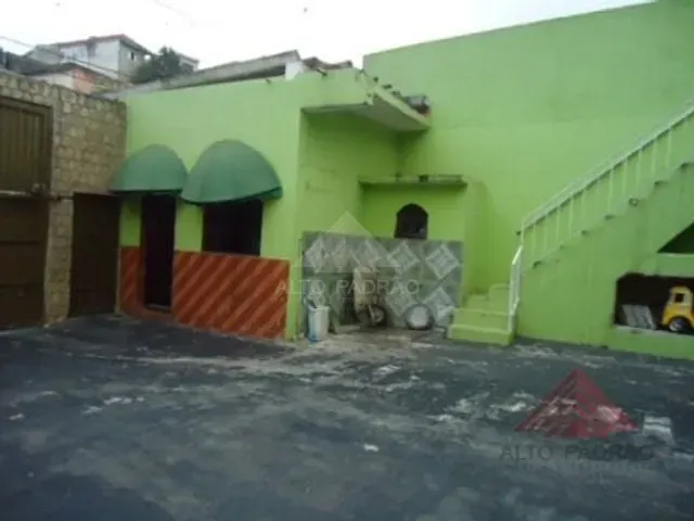 Sobrado 4 quartos e 2 banheiros, à venda, no bairro Jardim Zaira em Mauá