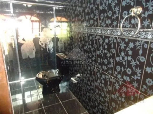 Sobrado 4 quartos e 2 banheiros, à venda, no bairro Jardim Zaira em Mauá