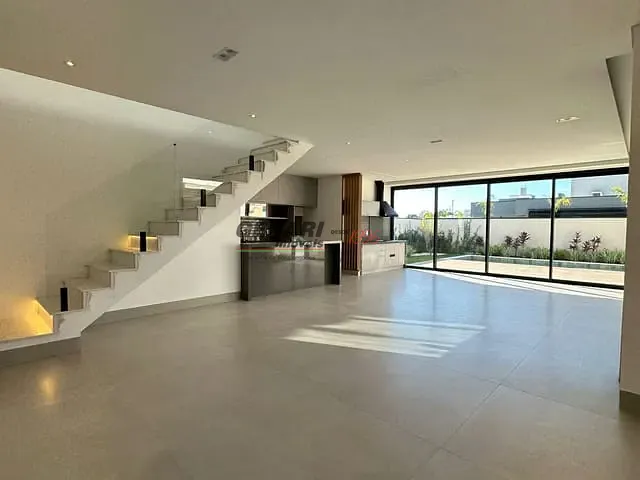 Sobrado com 300m² 4 quartos e 6 banheiros, à venda, no bairro Jardim Residencial Sapezal em Indaiatuba