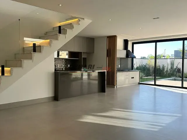 Sobrado com 300m² 4 quartos e 6 banheiros, à venda, no bairro Jardim Residencial Sapezal em Indaiatuba