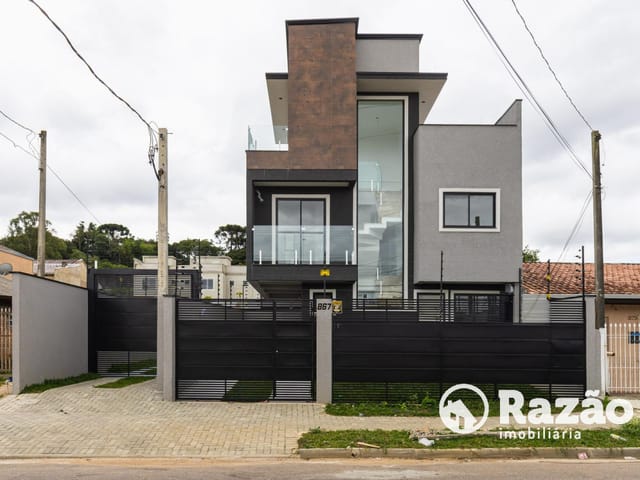 Sobrado 3 quartos e 2 banheiros, à venda, no bairro Uberaba em Curitiba