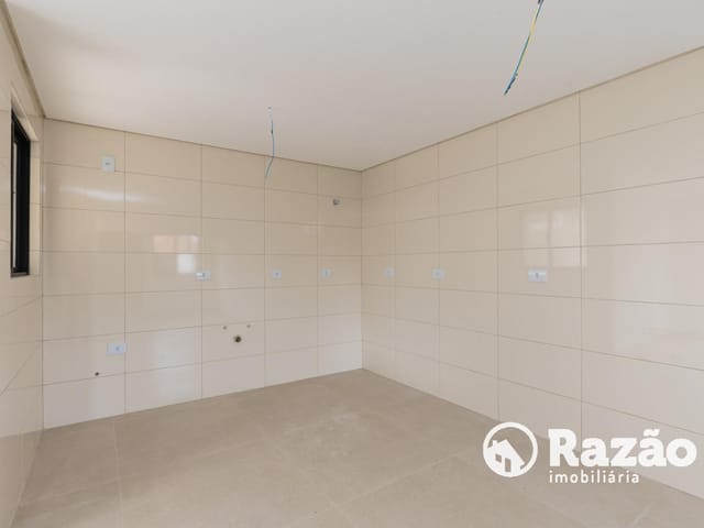 Sobrado 3 quartos e 2 banheiros, à venda, no bairro Uberaba em Curitiba