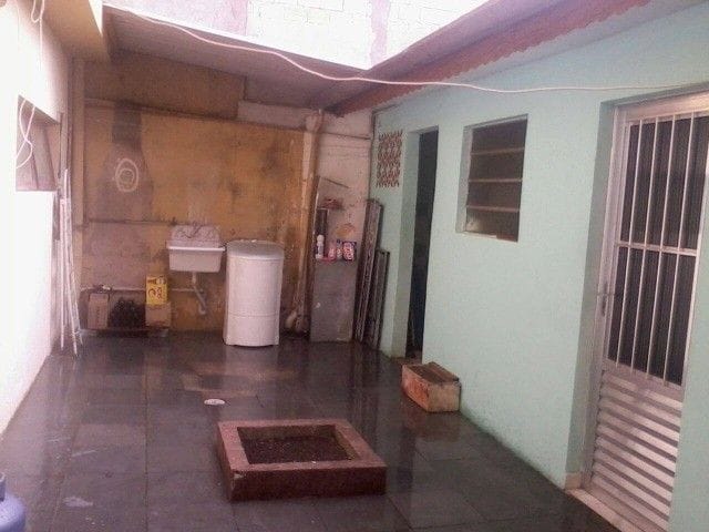 Sobrado com 200m² 4 quartos e 3 banheiros, à venda, no bairro Jardim São Salvador em Taboão da Serra