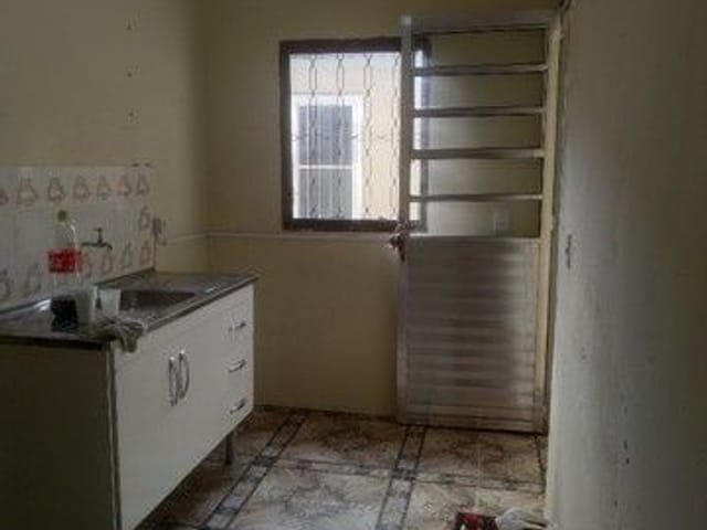 Sobrado com 200m² 4 quartos e 3 banheiros, à venda, no bairro Jardim São Salvador em Taboão da Serra