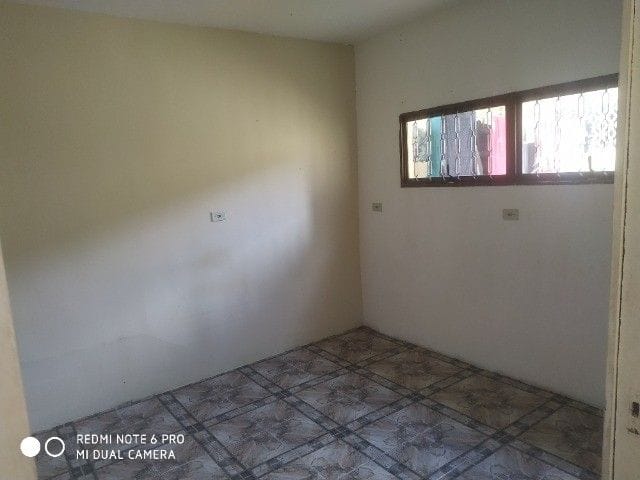 Sobrado com 200m² 4 quartos e 3 banheiros, à venda, no bairro Jardim São Salvador em Taboão da Serra