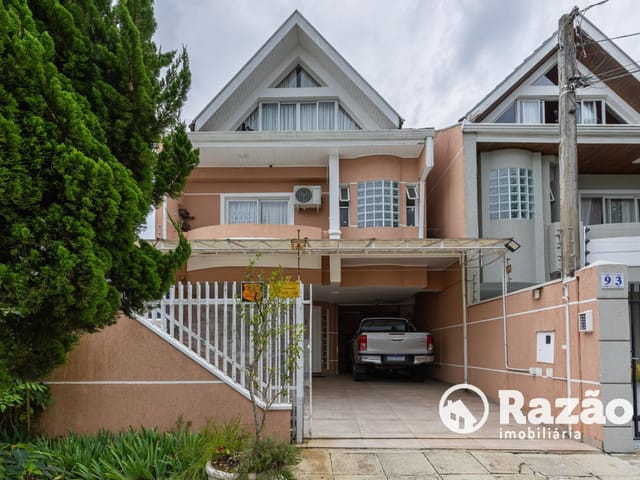 Sobrado com 143m² 4 quartos e 3 banheiros, à venda, no bairro Mercês em Curitiba