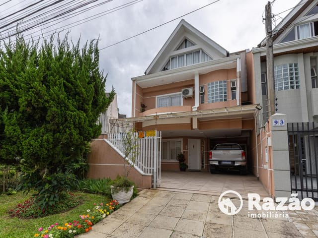 Sobrado com 143m² 4 quartos e 3 banheiros, à venda, no bairro Mercês em Curitiba