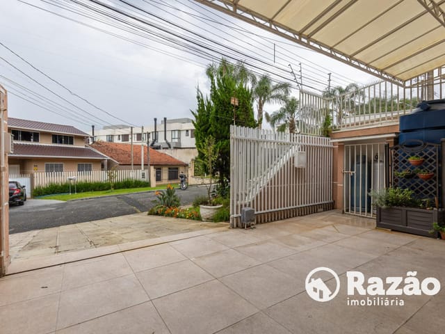 Sobrado com 143m² 4 quartos e 3 banheiros, à venda, no bairro Mercês em Curitiba