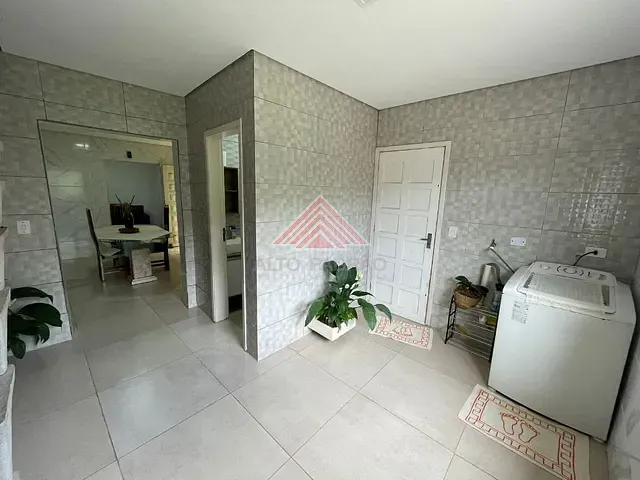 Sobrado com 238m² 3 quartos e 1 banheiro, à venda, no bairro Parque das Américas em Mauá