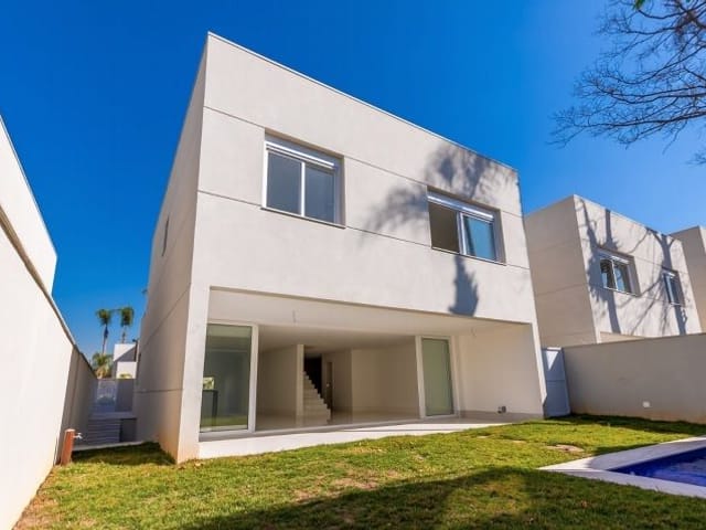 Sobrado com 420m² 4 quartos e 5 banheiros, à venda, no bairro Chácara Santo Antônio em São Paulo