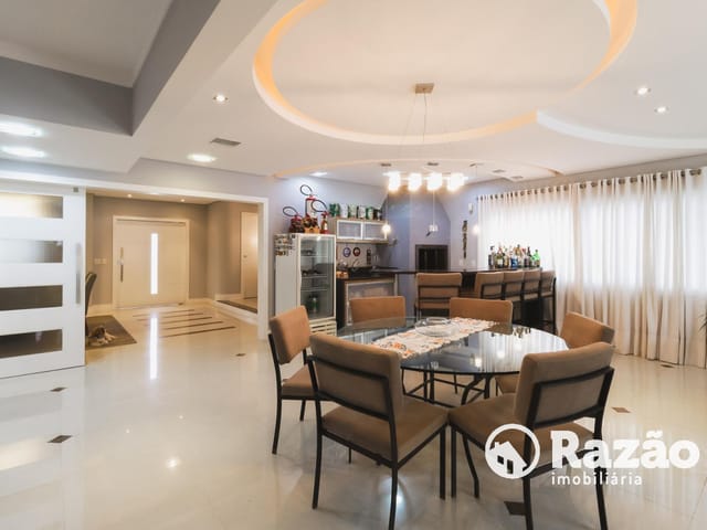 Sobrado com 600m² 4 quartos e 7 banheiros, à venda, no bairro Uberaba em Curitiba
