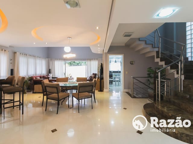 Sobrado com 600m² 4 quartos e 7 banheiros, à venda, no bairro Uberaba em Curitiba
