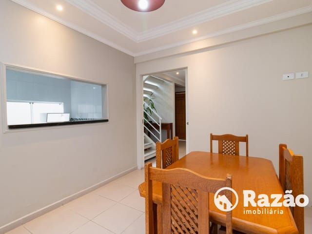 Sobrado 4 quartos e 6 banheiros, para alugar, no bairro Uberaba em Curitiba