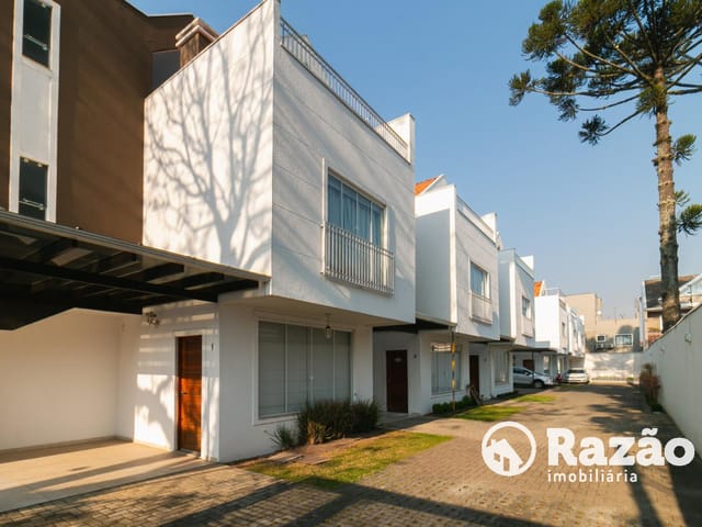 Sobrado 3 quartos e 3 banheiros, para alugar, no bairro Boqueirão em Curitiba