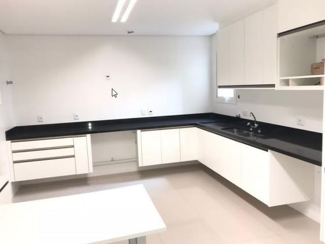Sobrado com 400m² 4 quartos e 5 banheiros, à venda, no bairro Jardim Petrópolis em São Paulo