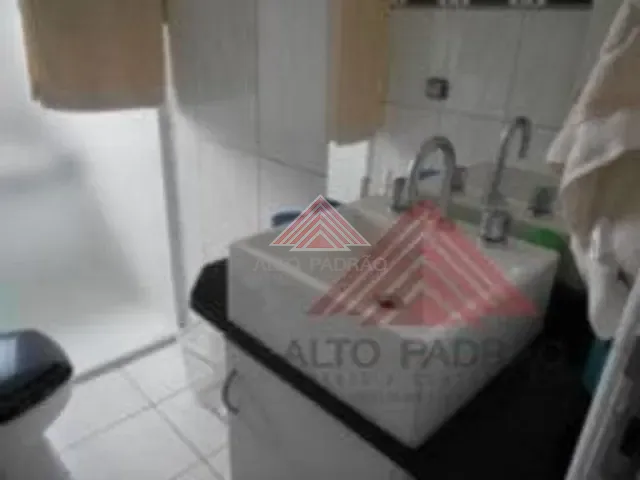 Sobrado 3 quartos e 1 banheiro, à venda, no bairro Vila Assis Brasil em Mauá