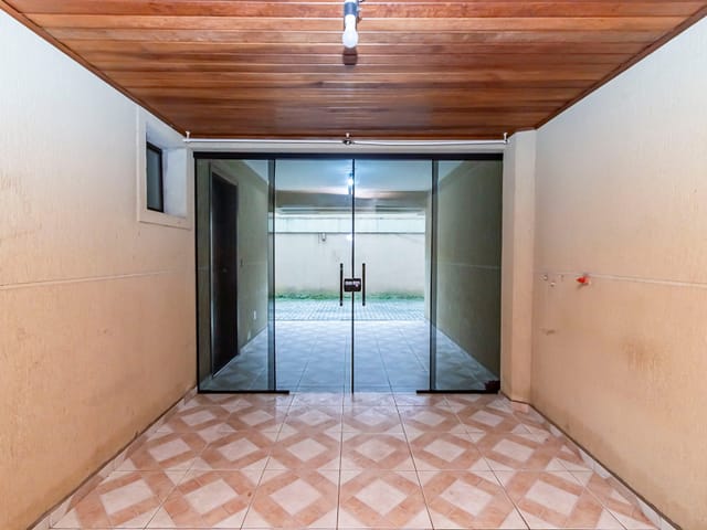 Sobrado 3 quartos e 4 banheiros, à venda, no bairro Uberaba em Curitiba