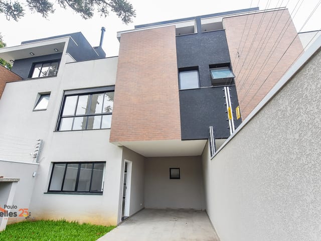 Sobrado 3 quartos e 4 banheiros, à venda, no bairro Água Verde em Curitiba