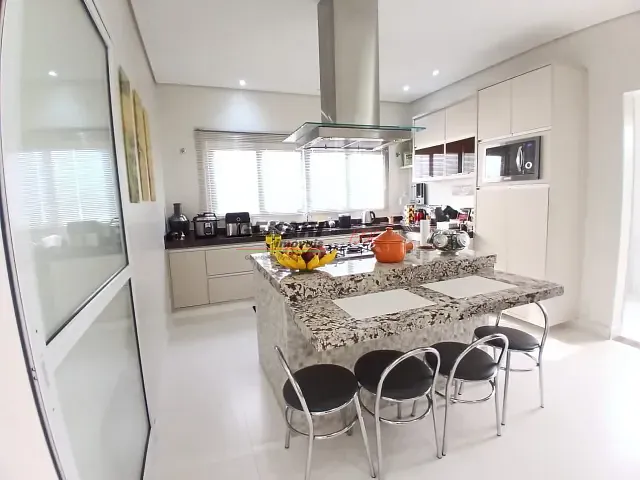 Sobrado com 300m² 3 quartos e 4 banheiros, à venda, no bairro Jardim Esplendor em Indaiatuba