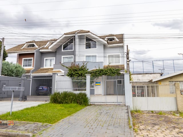 Sobrado 3 quartos e 3 banheiros, à venda, no bairro Guabirotuba em Curitiba