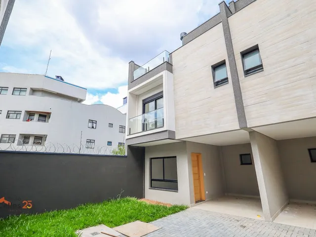 Sobrado 3 quartos e 4 banheiros, à venda, no bairro Água Verde em Curitiba