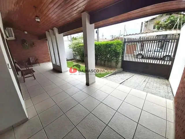 Sobrado com 240m² 4 quartos e 2 banheiros, à venda, no bairro Cibratel I em Itanhaém