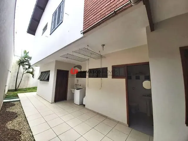 Sobrado com 240m² 4 quartos e 2 banheiros, à venda, no bairro Cibratel I em Itanhaém