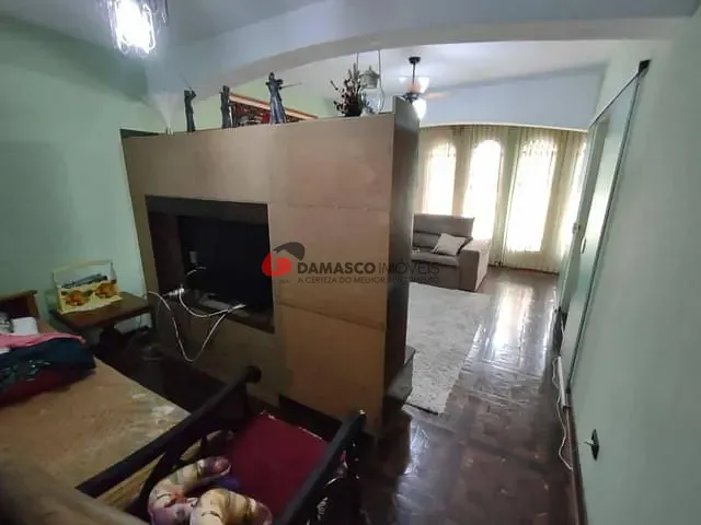 Sobrado com 370m² 4 quartos e 1 banheiro, para alugar, no bairro Vila Metalúrgica em Santo André