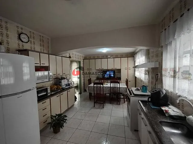Sobrado com 370m² 4 quartos e 1 banheiro, para alugar, no bairro Vila Metalúrgica em Santo André