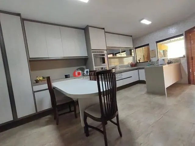 Sobrado com 296m² 3 quartos e 1 banheiro, à venda, no bairro Santa Maria em São Caetano do Sul