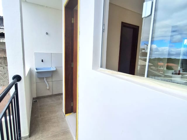 Sobrado 2 quartos e 2 banheiros, à venda, no bairro Pinheirinho em Curitiba