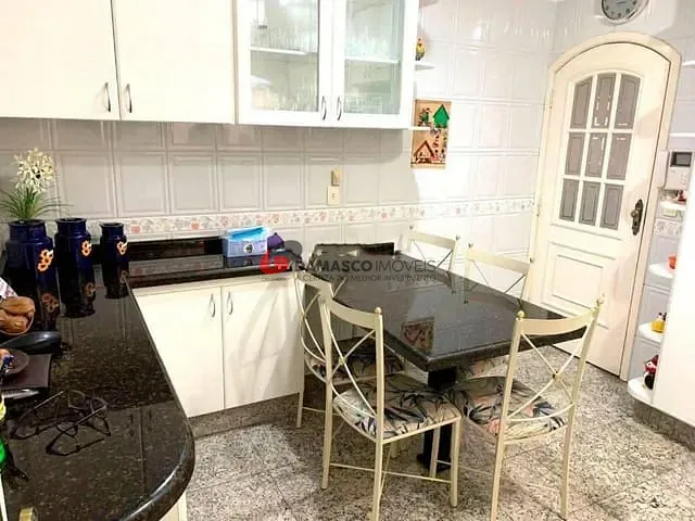 Sobrado com 330m² 4 quartos e 1 banheiro, à venda, no bairro Barcelona em São Caetano do Sul