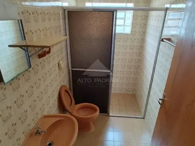 Sobrado com 250m² 2 quartos e 2 banheiros, para alugar, no bairro Vila Assis Brasil em Mauá
