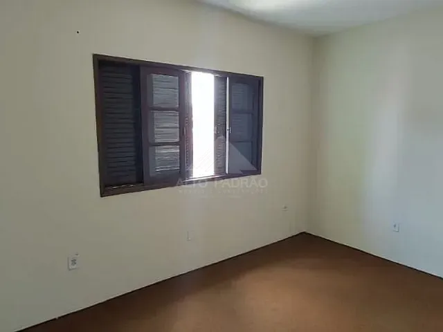 Sobrado com 250m² 2 quartos e 2 banheiros, para alugar, no bairro Vila Assis Brasil em Mauá