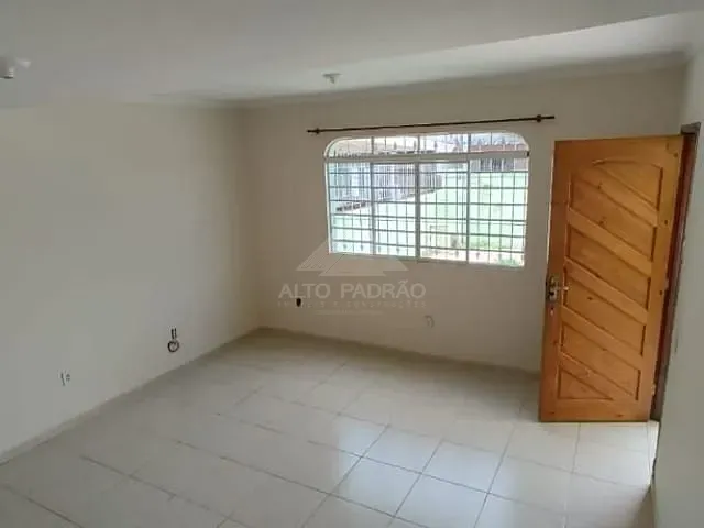 Sobrado com 250m² 2 quartos e 2 banheiros, para alugar, no bairro Vila Assis Brasil em Mauá