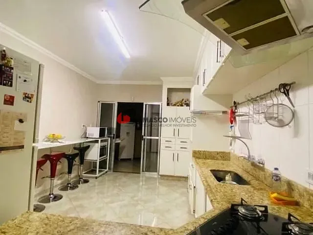 Sobrado com 215m² 4 quartos e 4 banheiros, à venda, no bairro Olímpico em São Caetano do Sul
