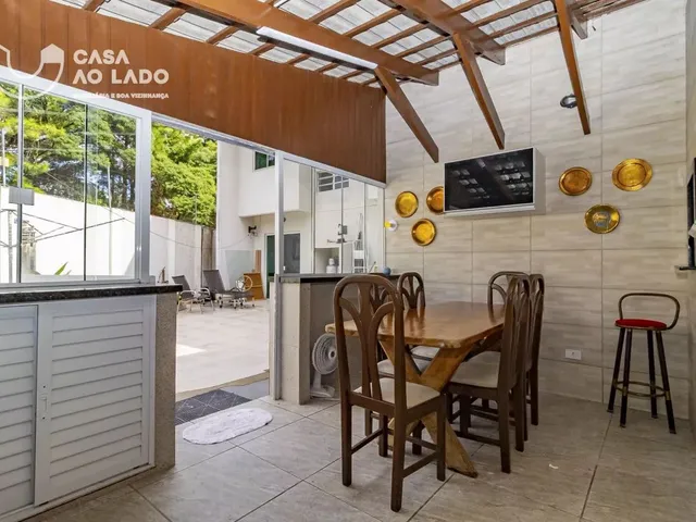 Casa 4 quartos e 5 banheiros, à venda, no bairro Santa Felicidade em Curitiba