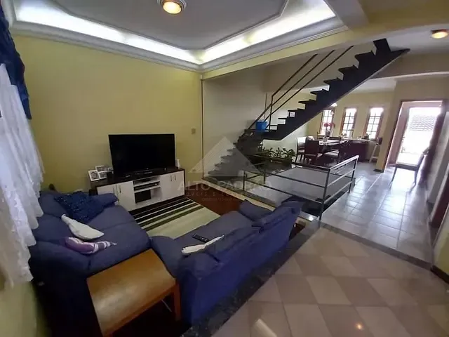 Sobrado com 234m² 4 quartos e 5 banheiros, à venda, no bairro Matriz em Mauá