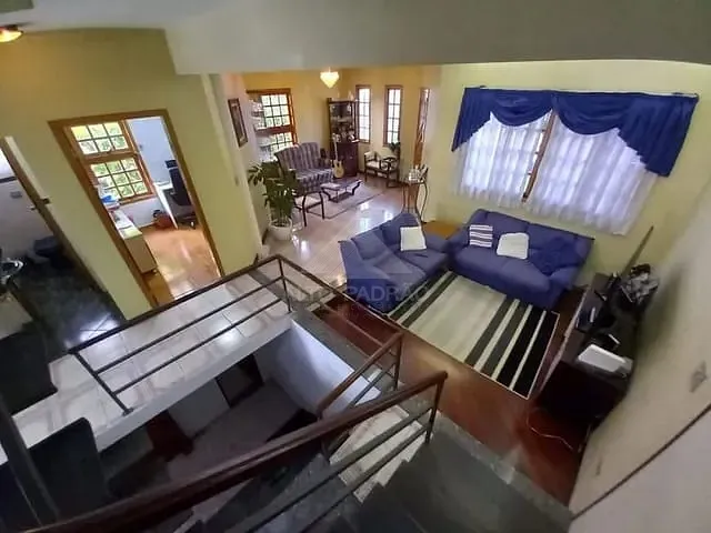 Sobrado com 234m² 4 quartos e 5 banheiros, à venda, no bairro Matriz em Mauá
